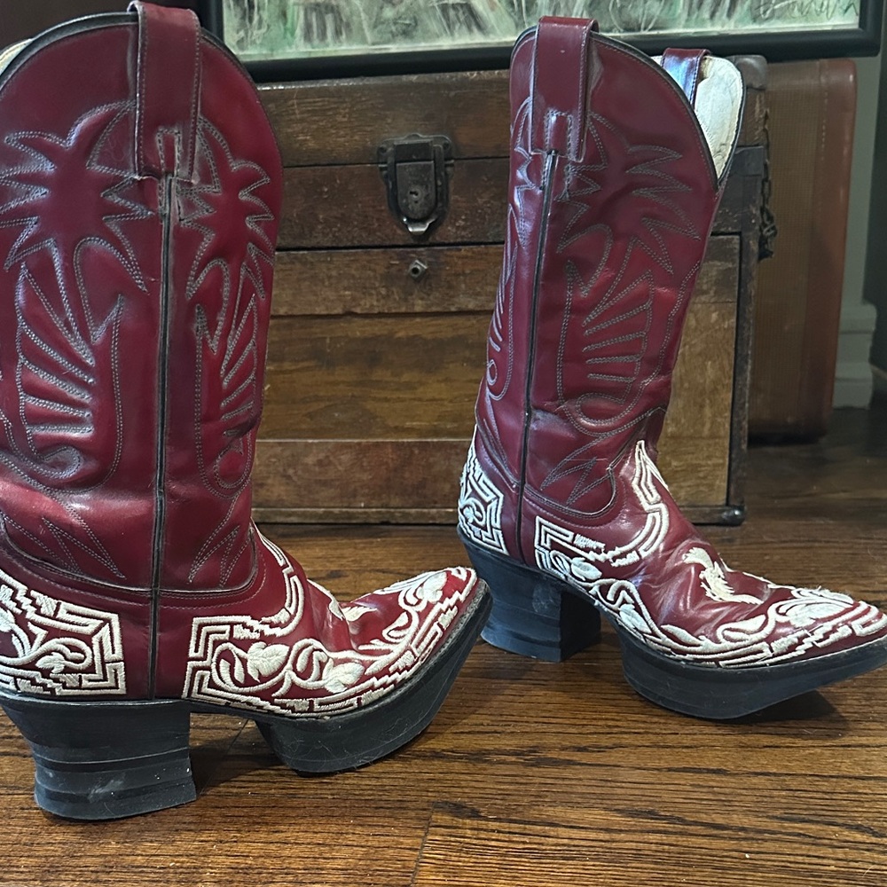 Elegant Red Embroidered Heeled Boots